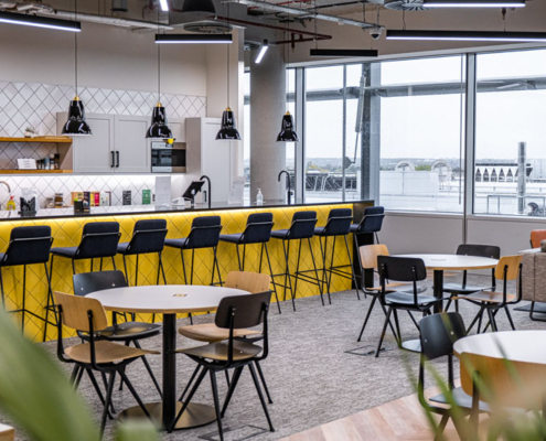 Communal Area Showcasing Coffee Bar and Lounge at Venture X Chiswick Park